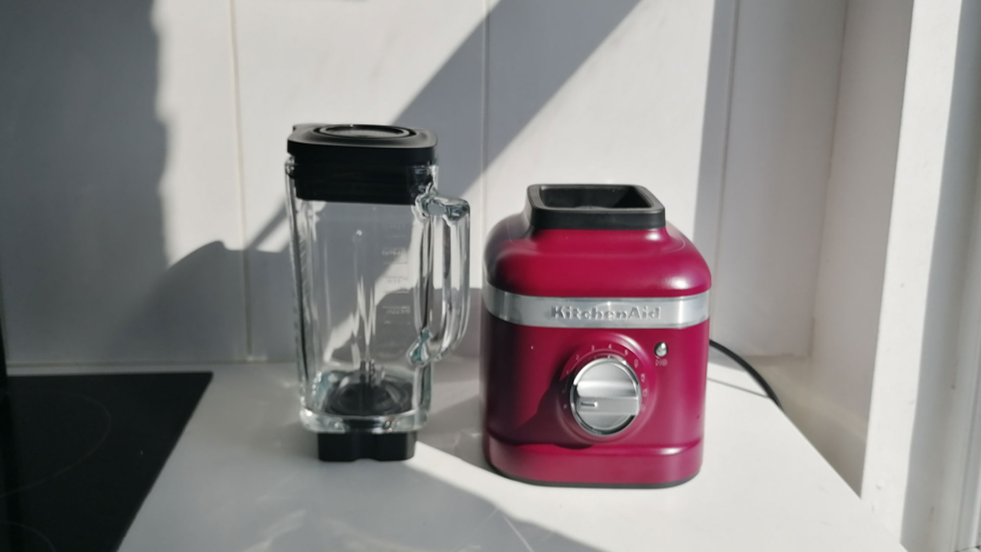 Image shows the KitchenAid K400.