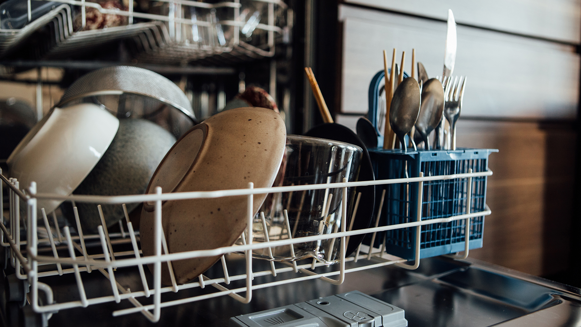 Things you shouldn't put in a dishwasher
