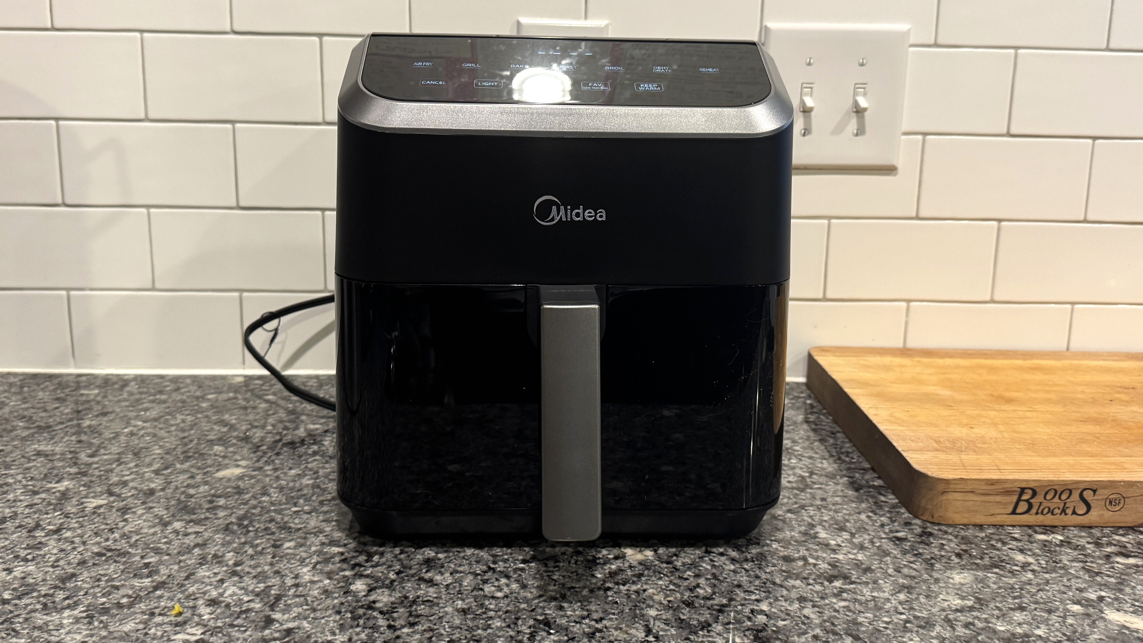 Midea MAD53109APK 5.5QT Air Fryer on writer's kitchen counter